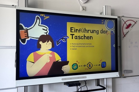 Aktionstag zur Einführung der Smartphone-Taschen