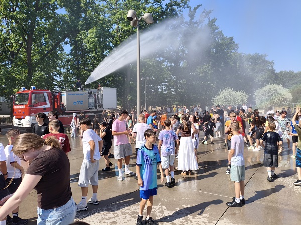 Feuerwehr sorgt für Abkühlung