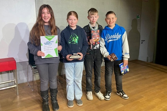 Schulsiegerin glänzt mit „Die Drei !!! - Krimidinner“